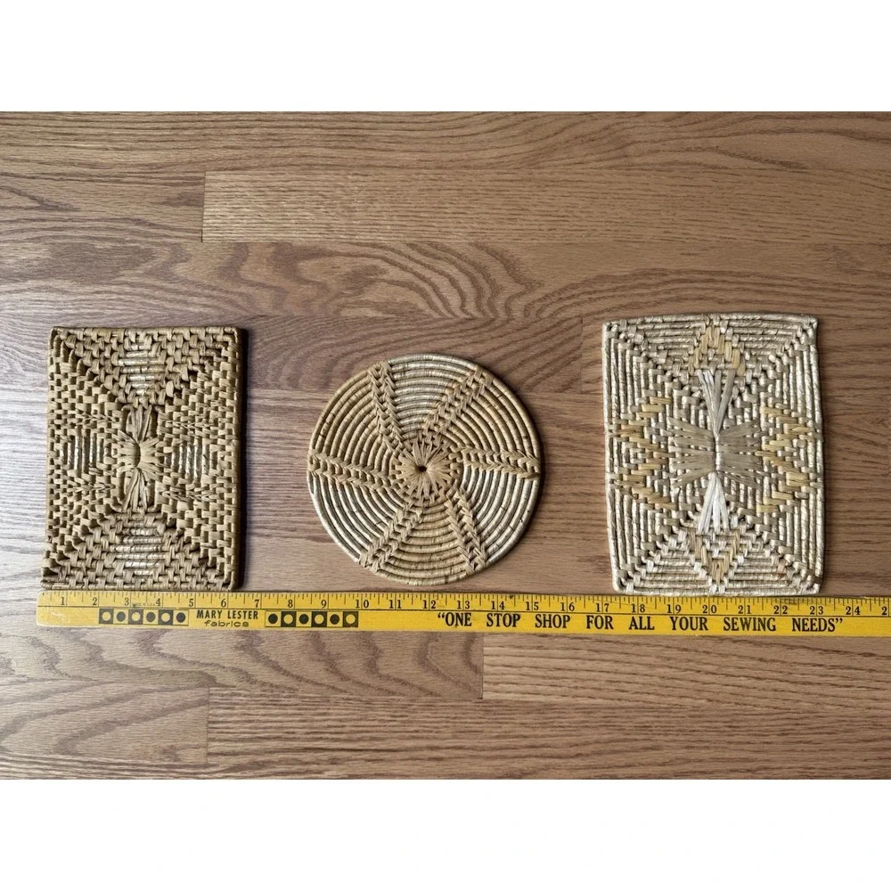 Vtg 70s Woven Corn Husk Trivet Set of 3 Sunburst Boho Wall Decor Neutral Hot Pad